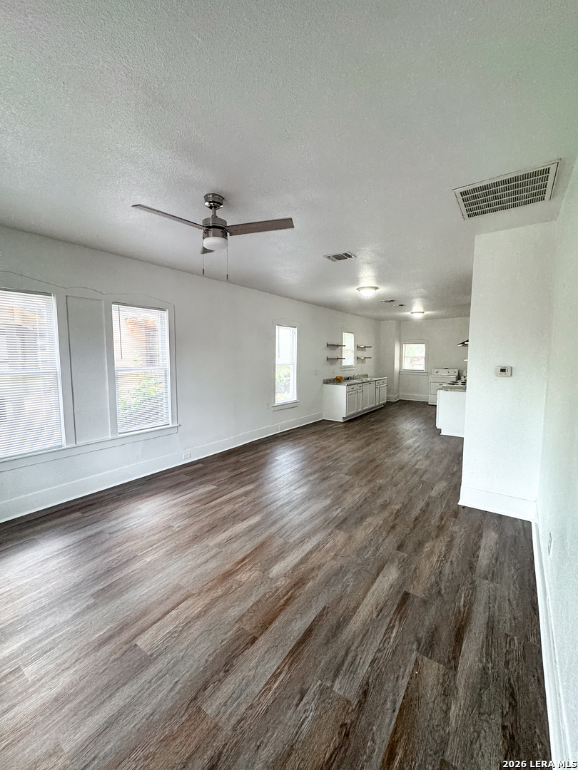 935 W Ridgewood Court San Antonio TX 78201