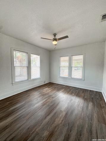 935 W Ridgewood Court San Antonio TX 78201
