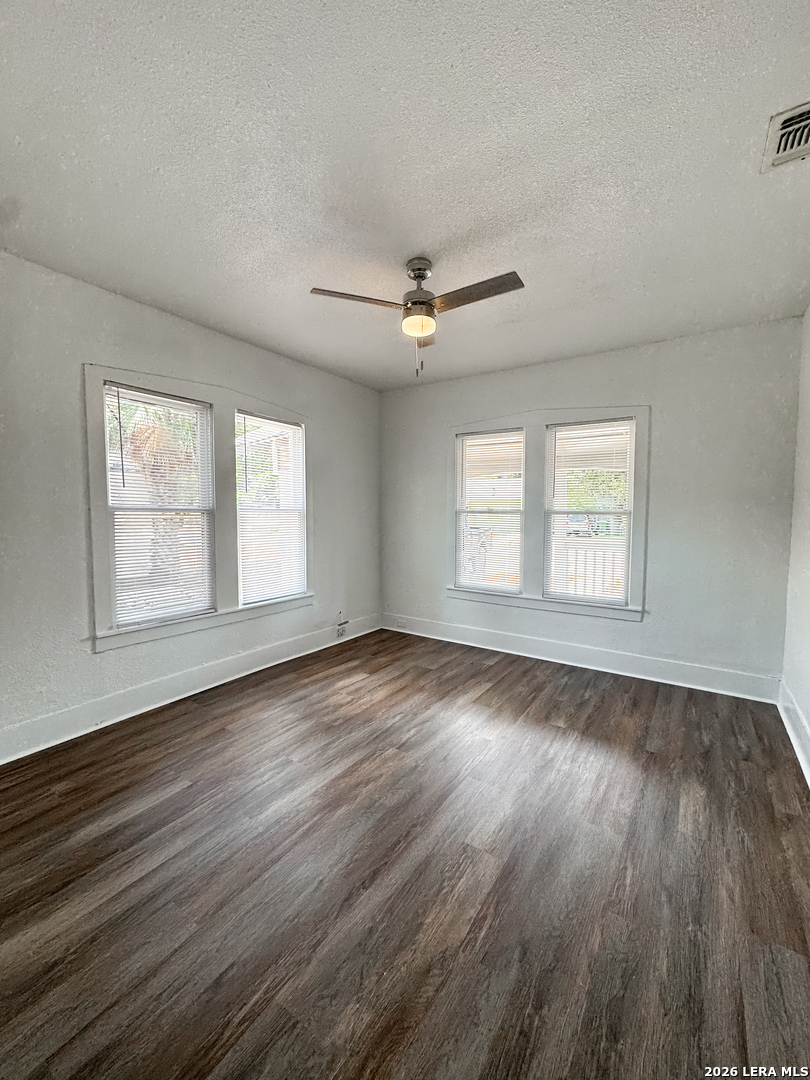 935 W Ridgewood Court San Antonio TX 78201