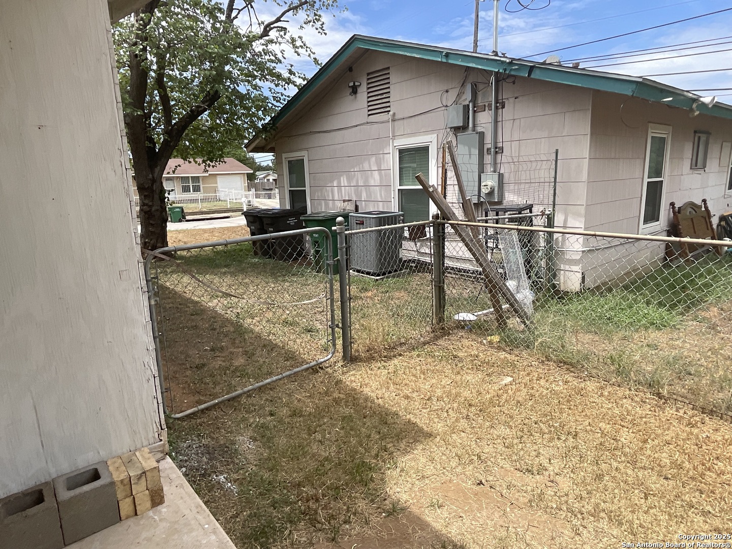 207 Pinehurst San Antonio TX 78221