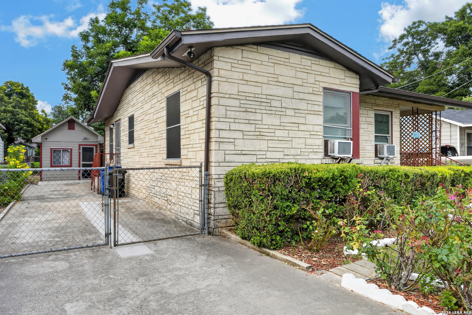 1322 W Malone San Antonio TX 78225