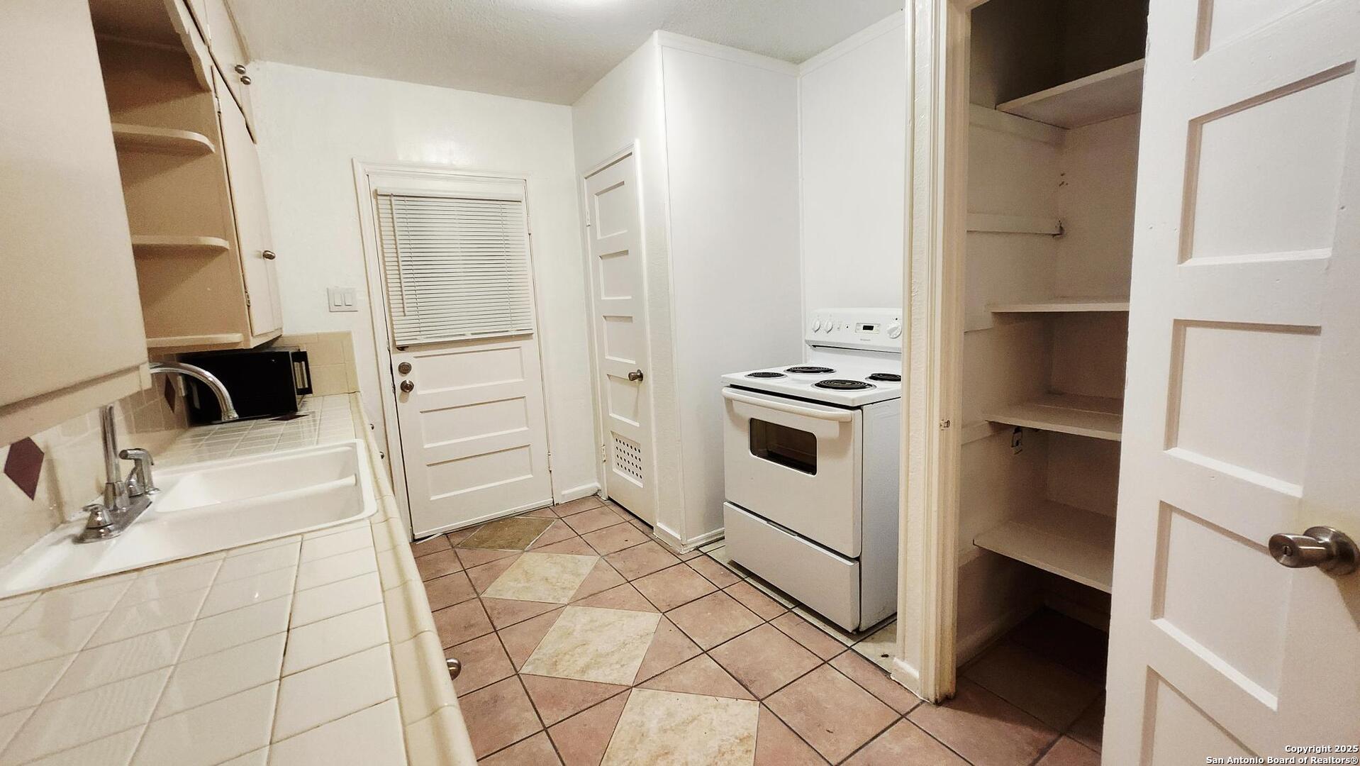 2443 W Huisache Avenue San Antonio TX 78228