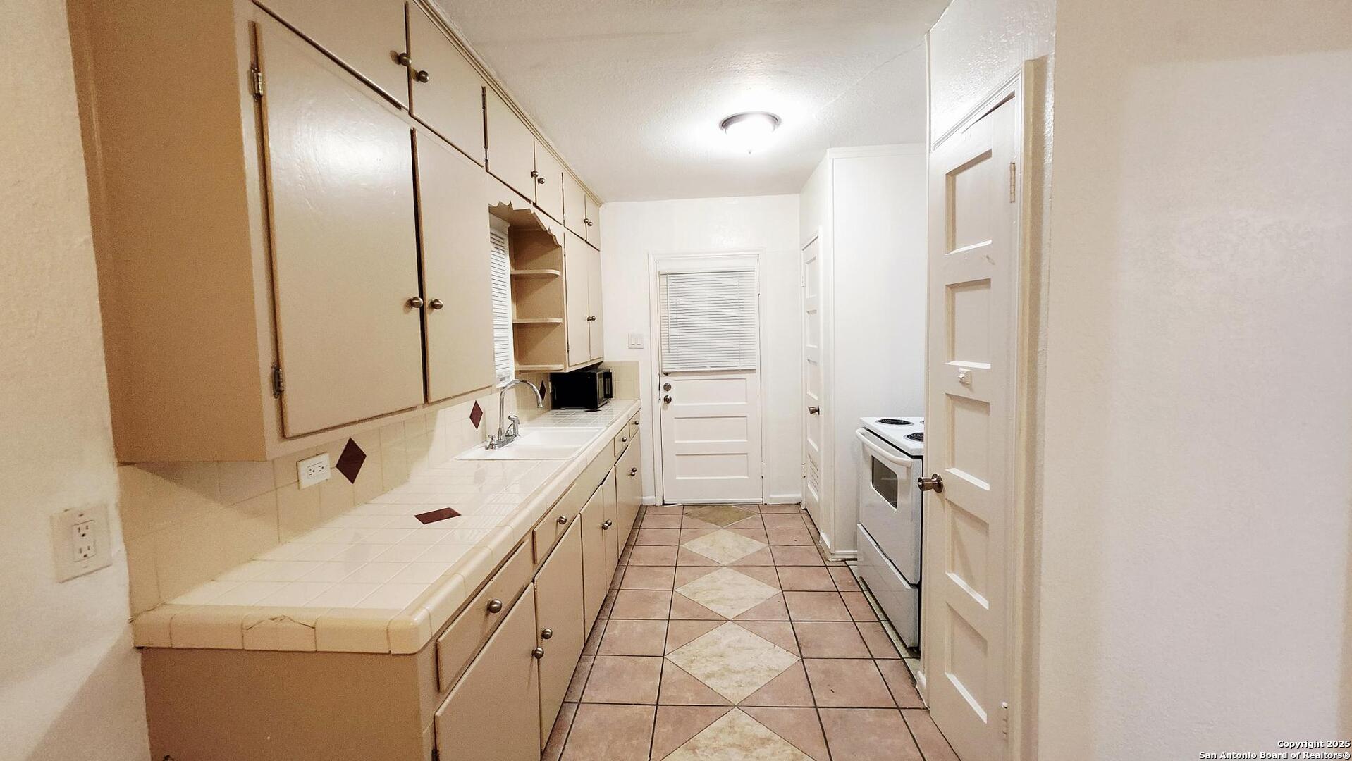 2443 W Huisache Avenue San Antonio TX 78228