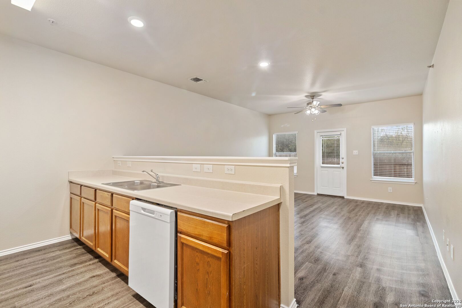 10807 Mathom Landing Universal City TX 78148