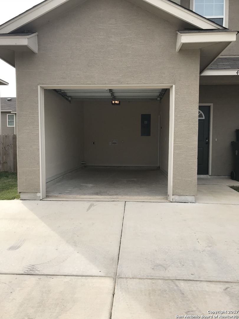 16833 Showdown Path Selma TX 78154