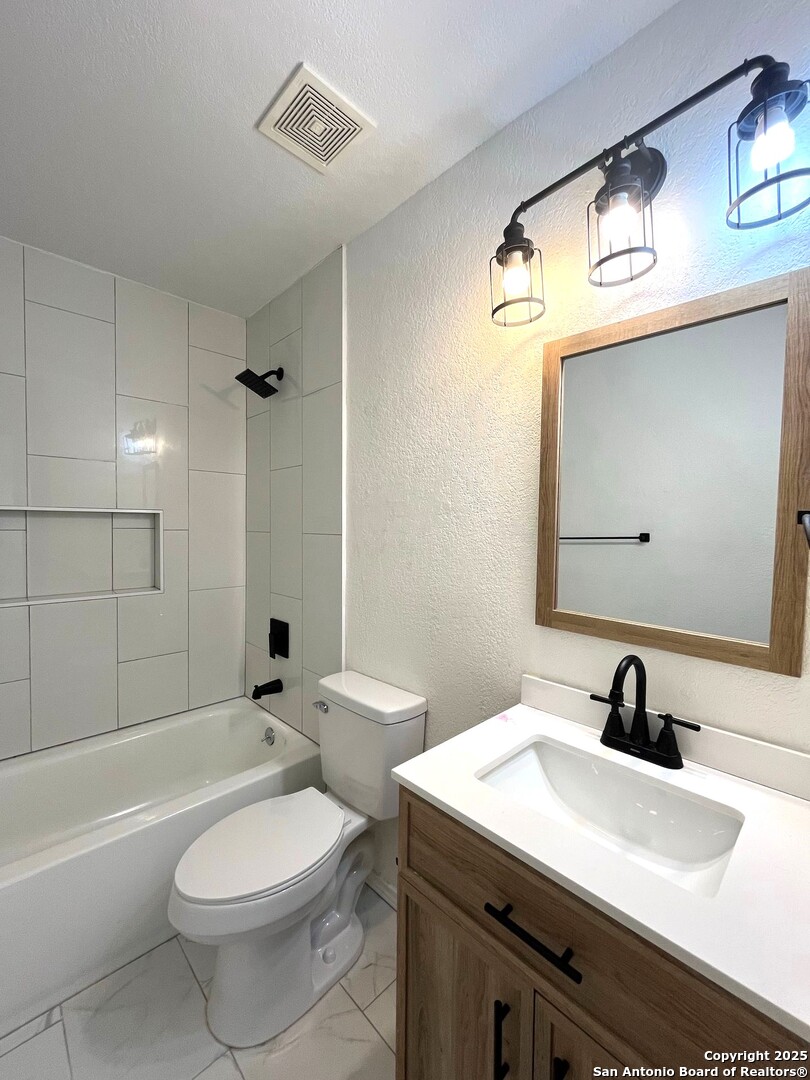 1611 Sunbend Falls San Antonio TX 78224