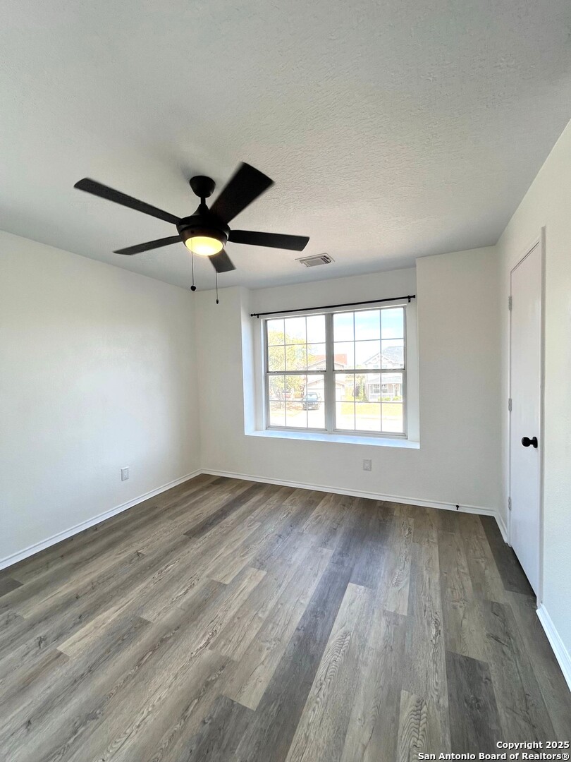 1611 Sunbend Falls San Antonio TX 78224