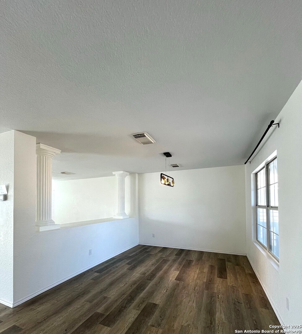 1611 Sunbend Falls San Antonio TX 78224