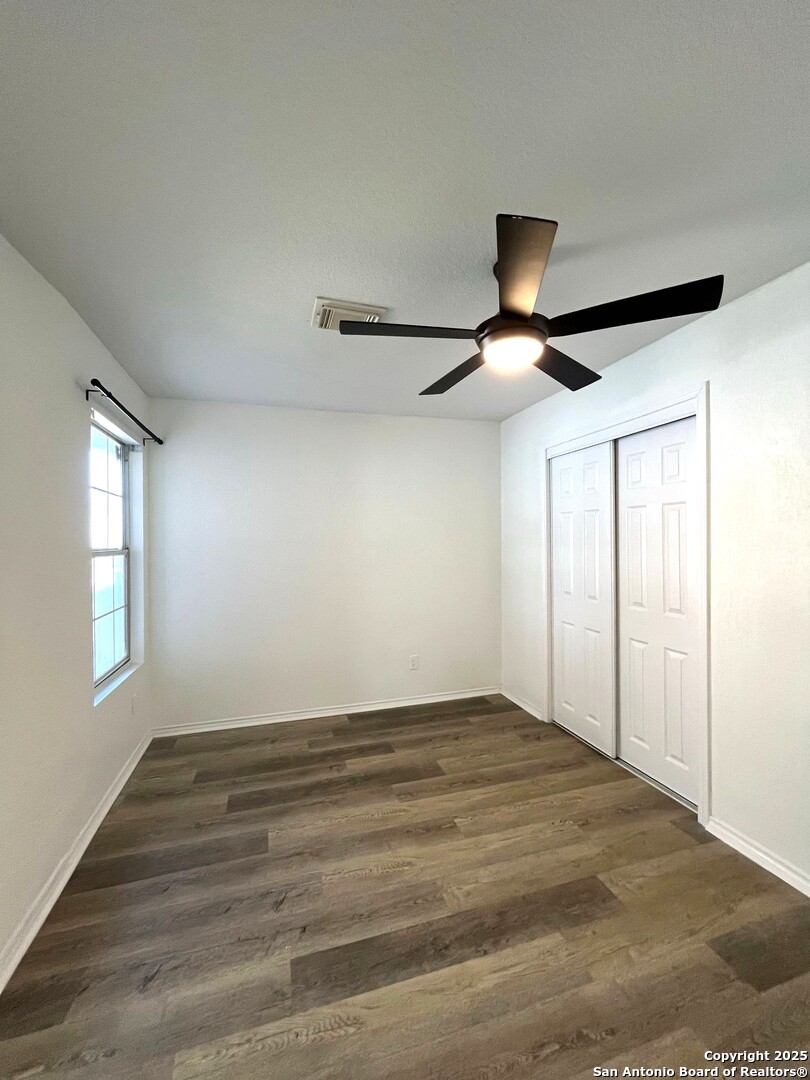 1611 Sunbend Falls San Antonio TX 78224