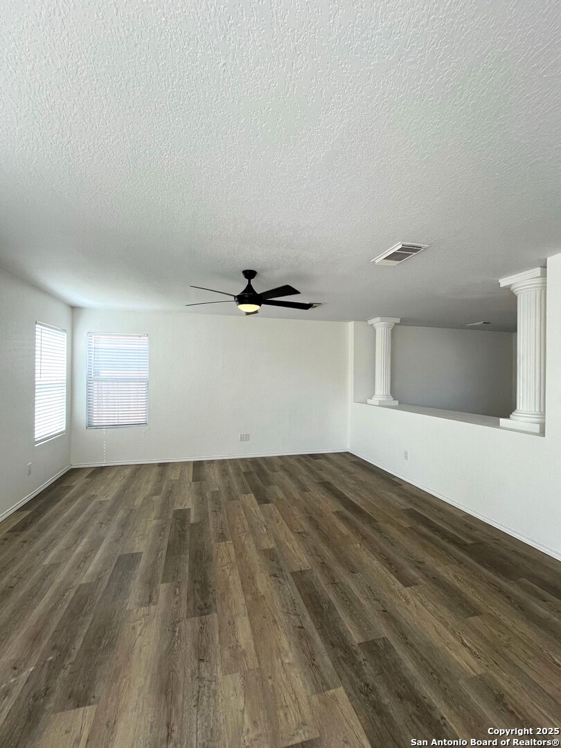 1611 Sunbend Falls San Antonio TX 78224