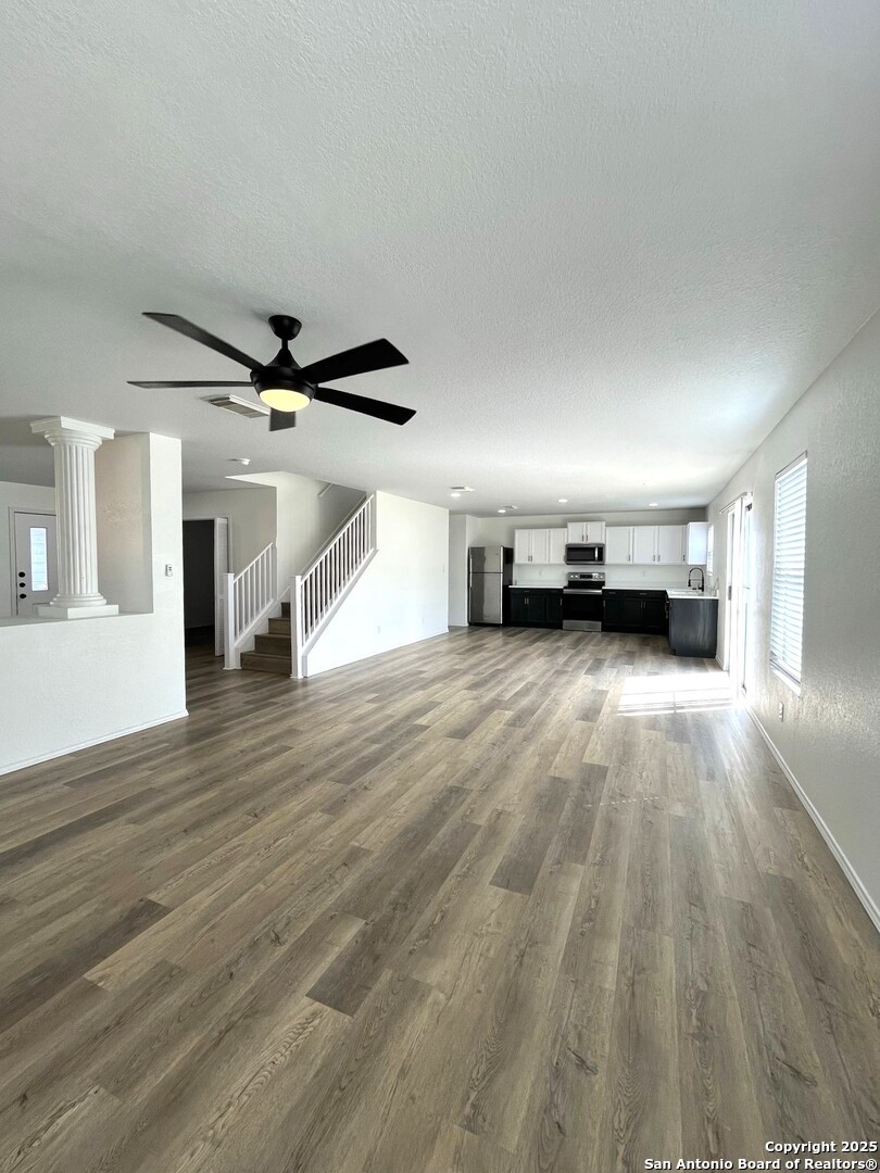 1611 Sunbend Falls San Antonio TX 78224