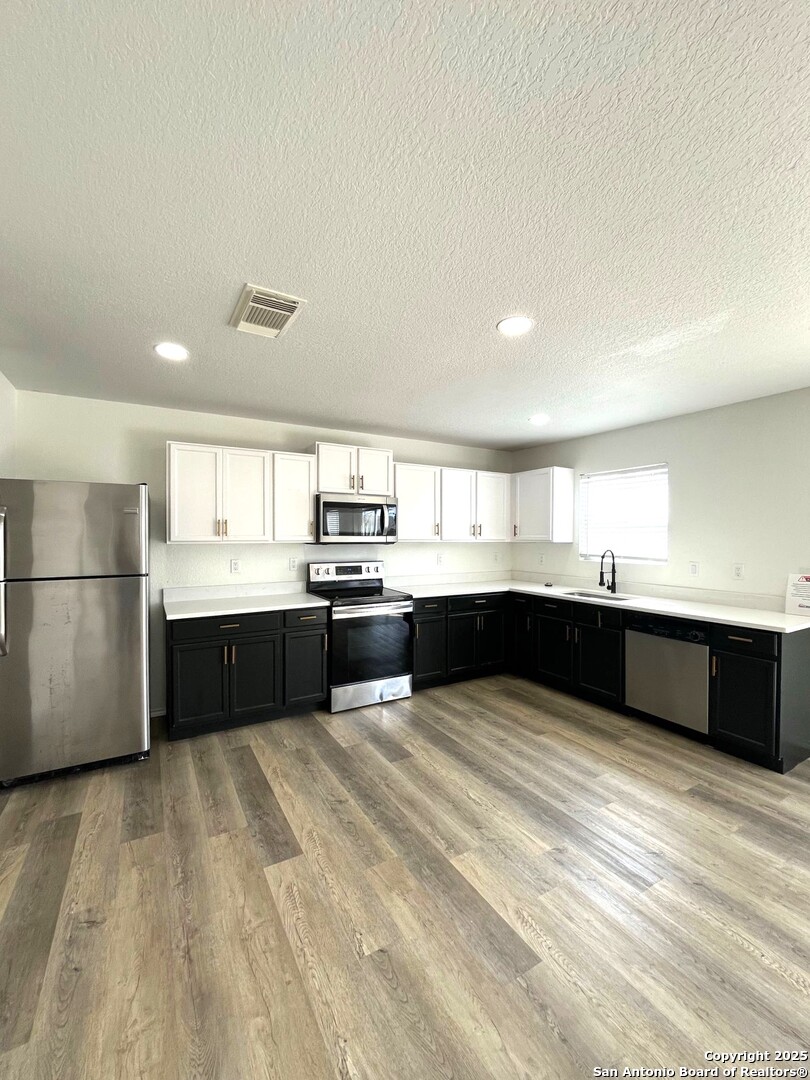 1611 Sunbend Falls San Antonio TX 78224