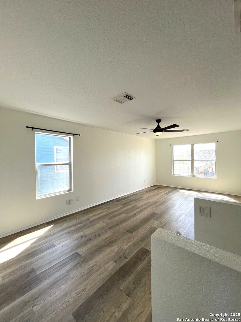 1611 Sunbend Falls San Antonio TX 78224