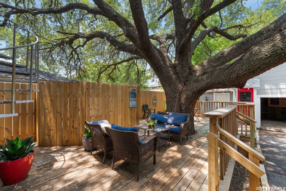 109 W Norwood Court San Antonio TX 78212