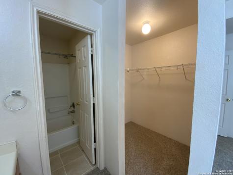 8915 Maverick Draw San Antonio TX 78250