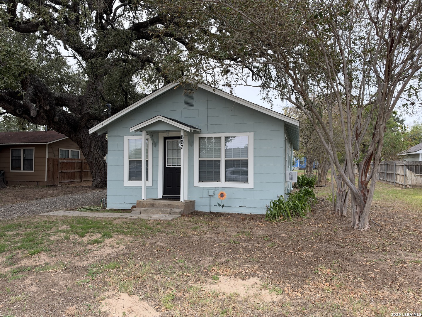 607 San Antonio Street Pleasanton TX 78064