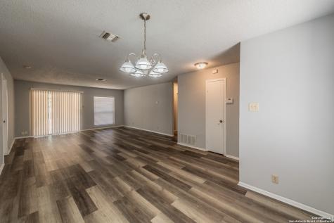 5011 Thomas Paine Kirby TX 78219