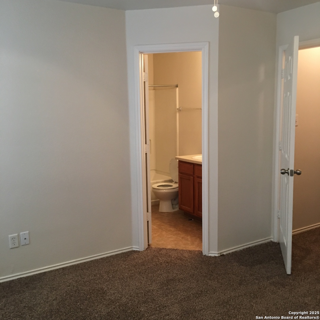 5823 Golf Bend San Antonio TX 78244