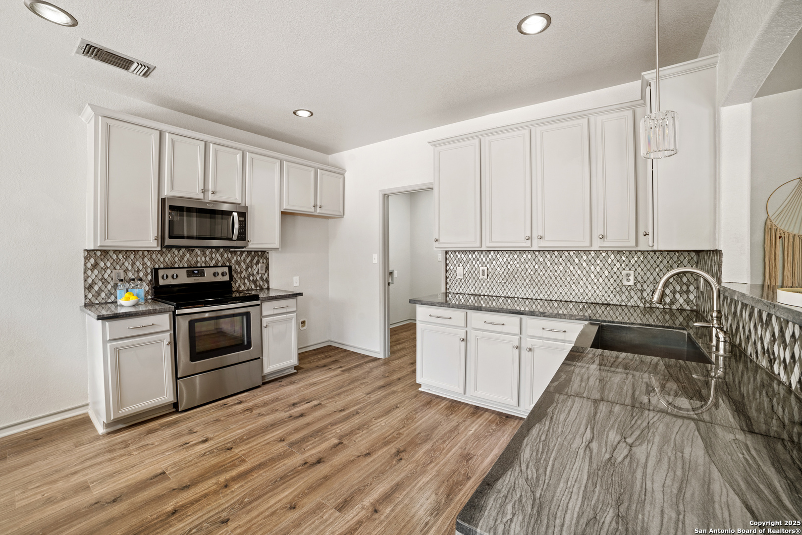 1331 Pinnacle San Antonio TX 78260