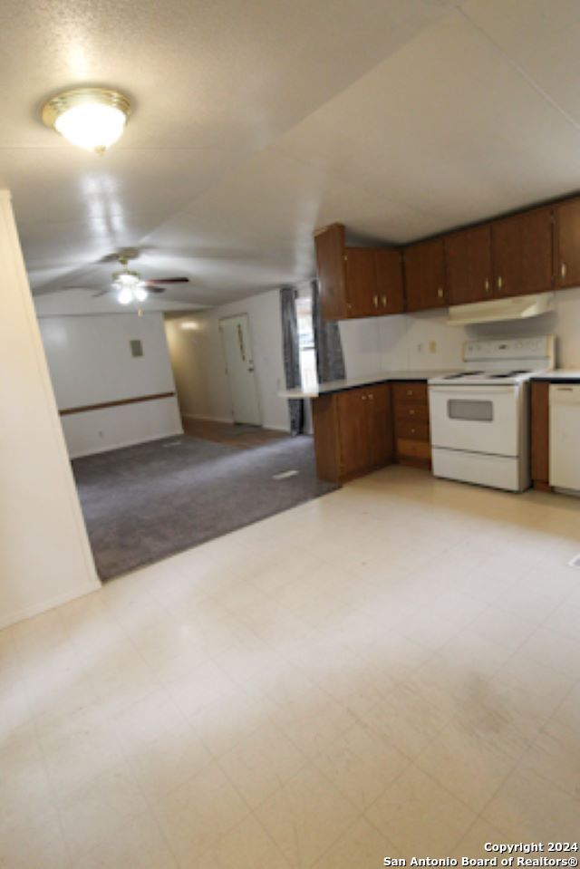 10685 Park Road 37 Lakehills TX 78063