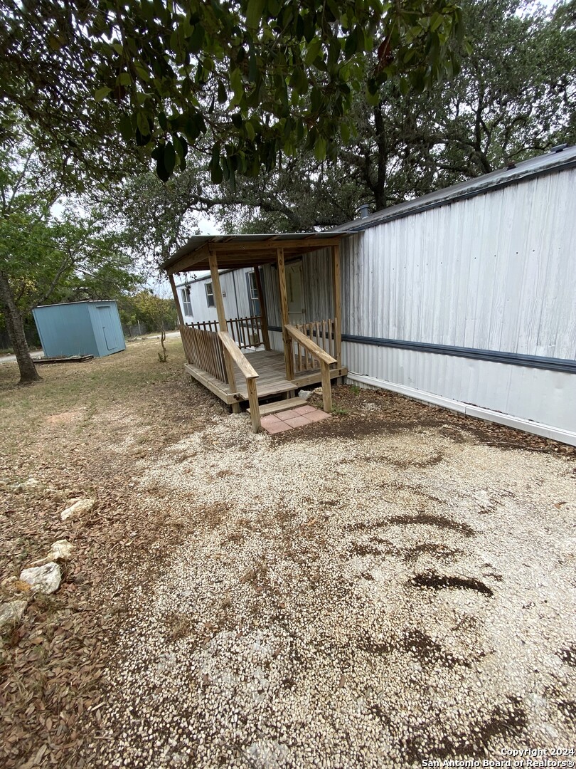 10685 Park Road 37 Lakehills TX 78063