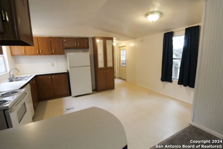 10685 Park Road 37 Lakehills TX 78063
