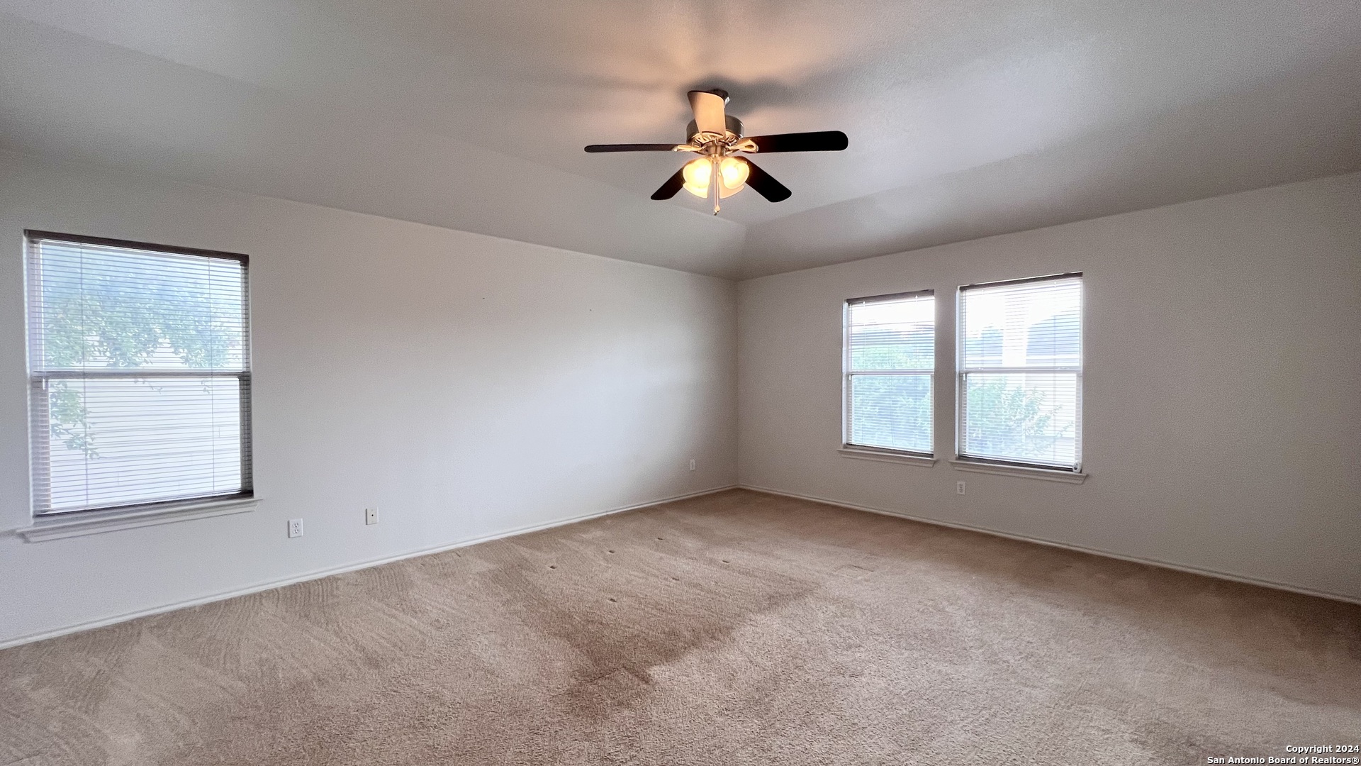 1042 Maltese Garden San Antonio TX 78260