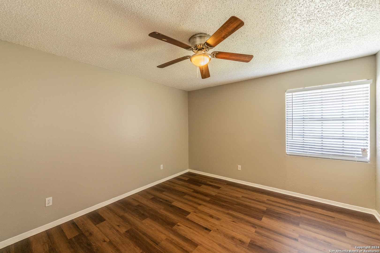 554 Dukeway Universal City TX 78148