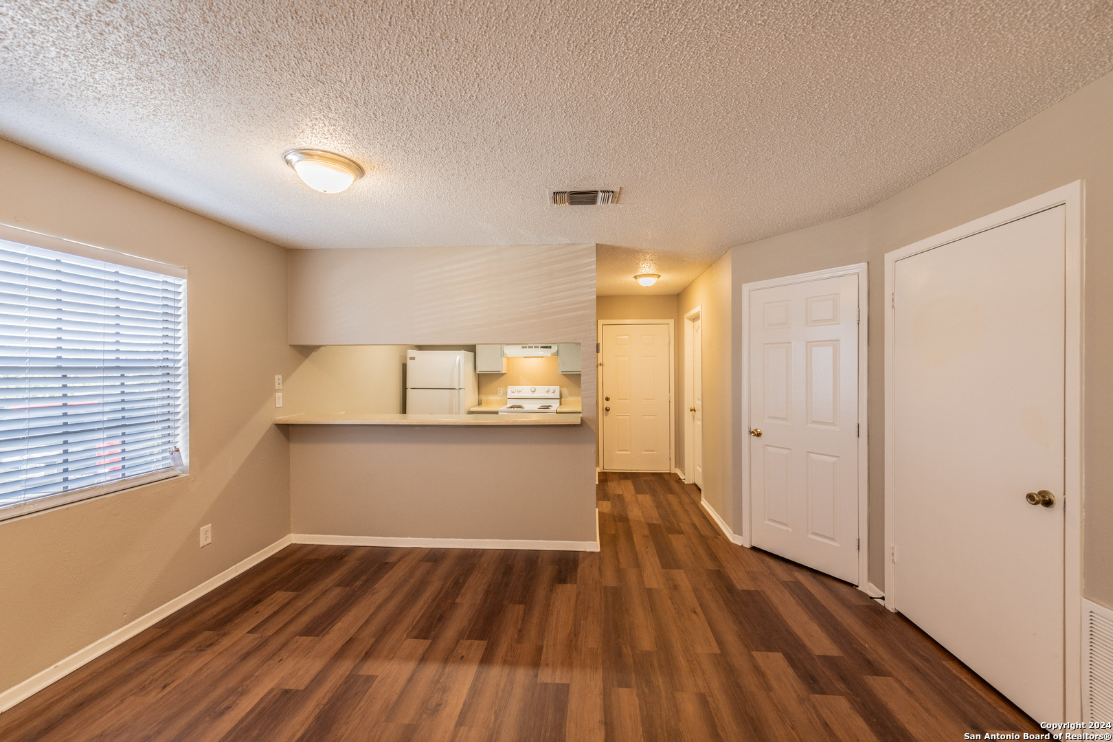 554 Dukeway Universal City TX 78148
