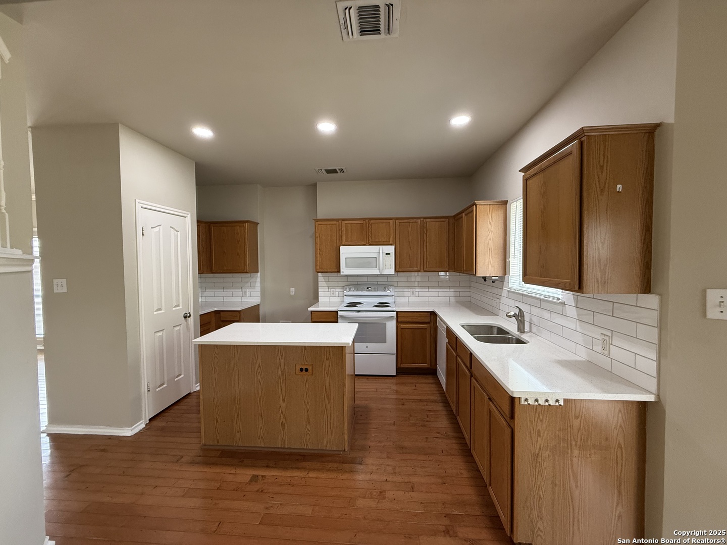 511 Shannon Rose San Antonio TX 78260