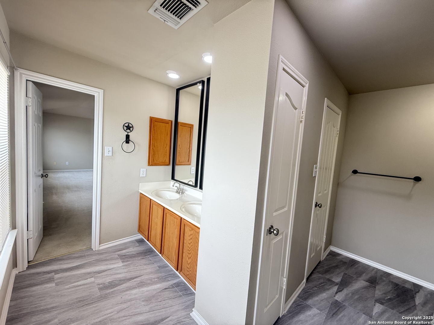 511 Shannon Rose San Antonio TX 78260