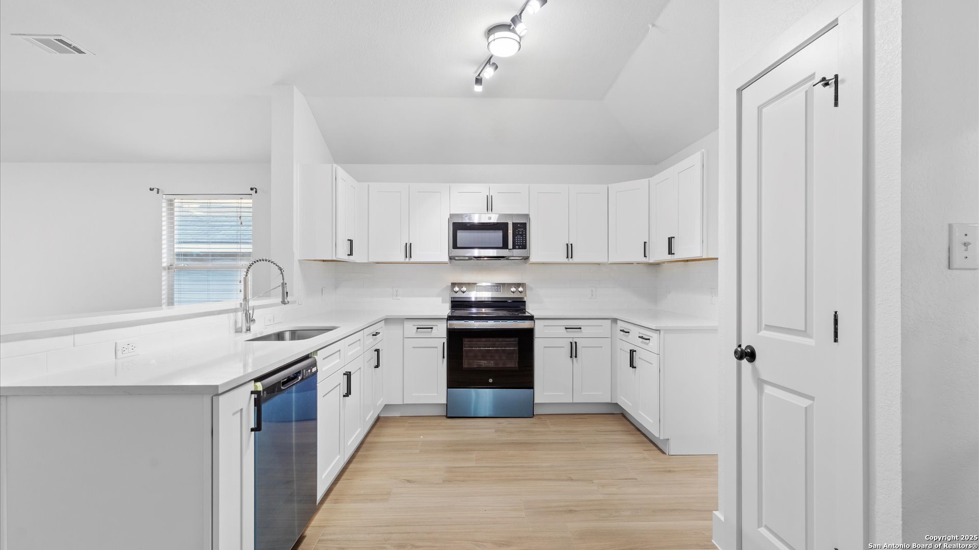 6608 Sally Agee Leon Valley TX 78238