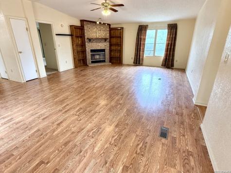 182 Laurel Ridge Lakehills TX 78063