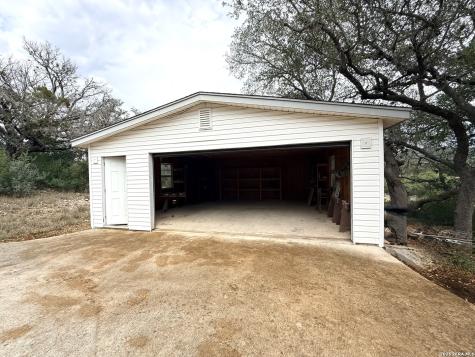 182 Laurel Ridge Lakehills TX 78063