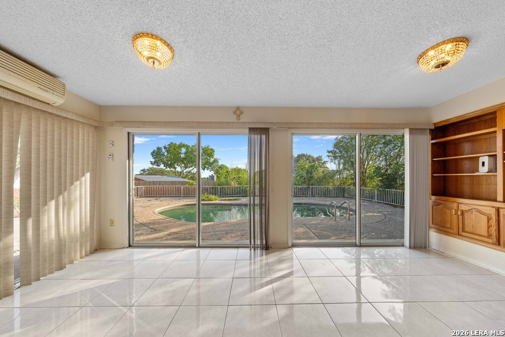 6323 Forest Bend San Antonio TX 78240