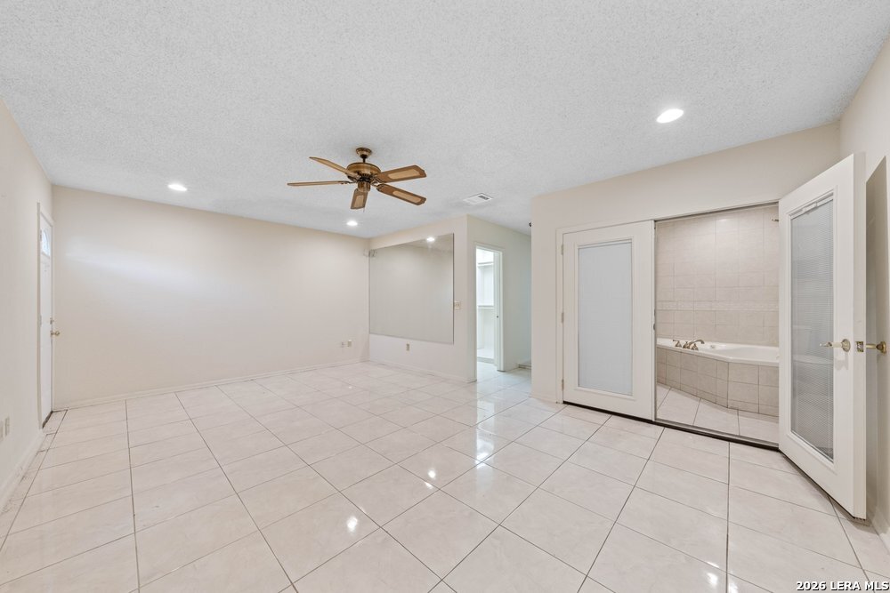 6323 Forest Bend San Antonio TX 78240