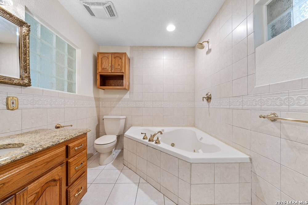 6323 Forest Bend San Antonio TX 78240