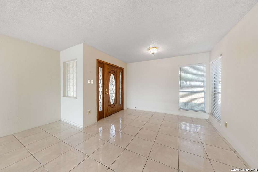 6323 Forest Bend San Antonio TX 78240