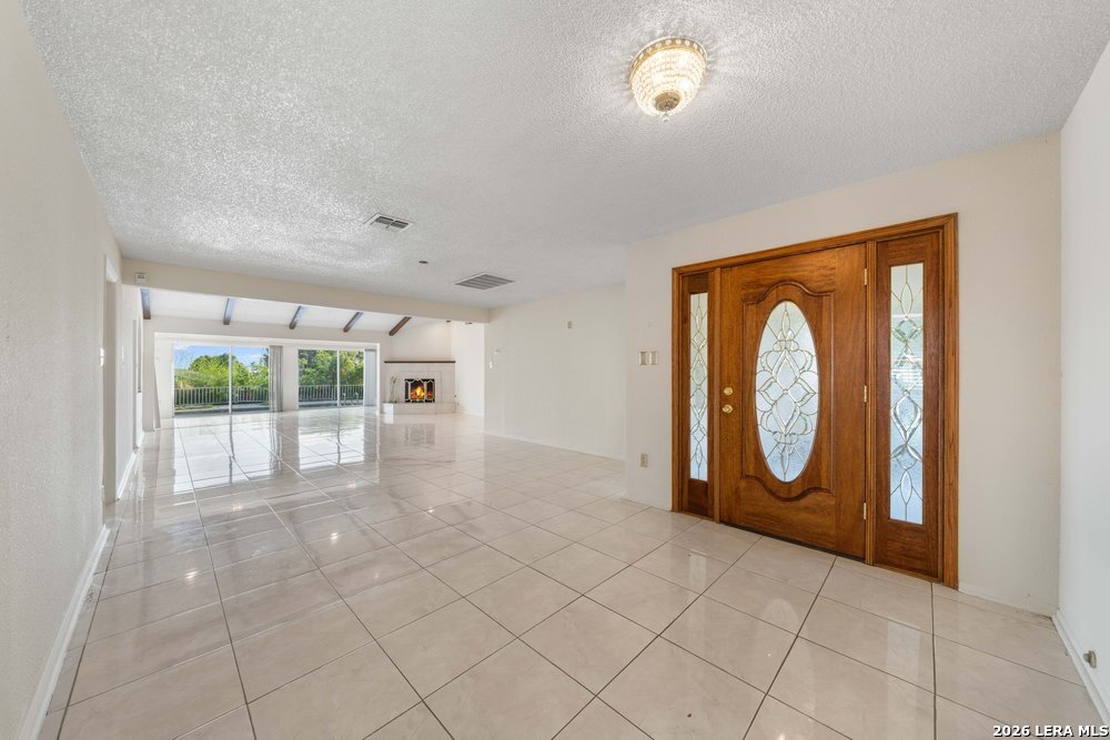 6323 Forest Bend San Antonio TX 78240
