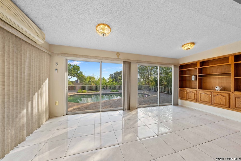 6323 Forest Bend San Antonio TX 78240