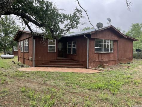 2275 N Highway 16 Jourdanton TX 78026
