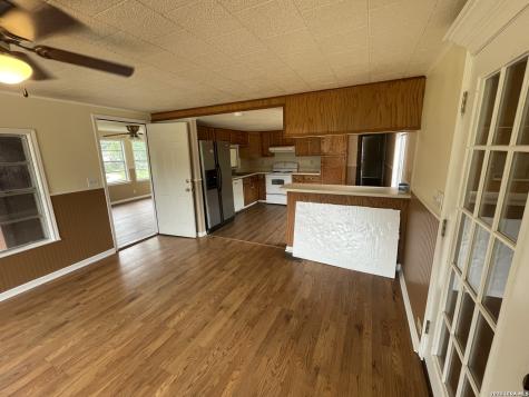 2275 N Highway 16 Jourdanton TX 78026