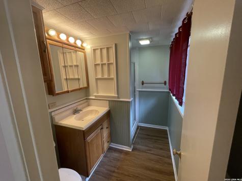 2275 N Highway 16 Jourdanton TX 78026