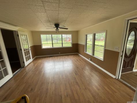 2275 N Highway 16 Jourdanton TX 78026