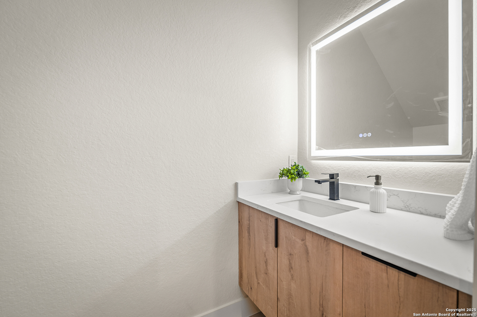 257 E Baylor San Antonio TX 78204