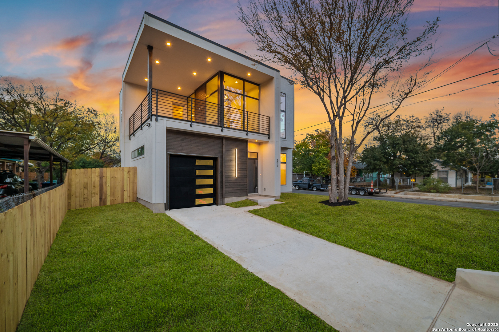 257 E Baylor San Antonio TX 78204