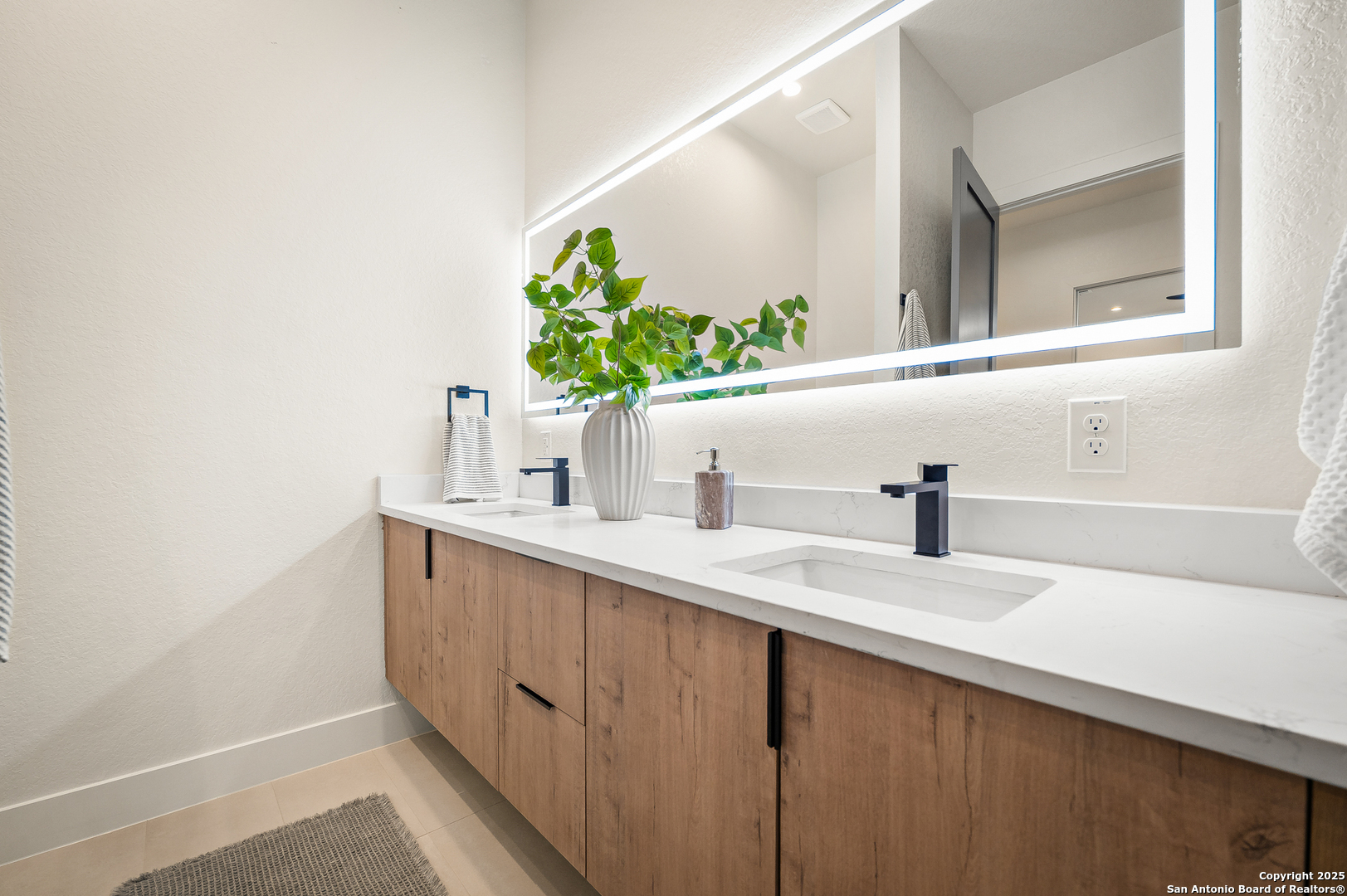 257 E Baylor San Antonio TX 78204