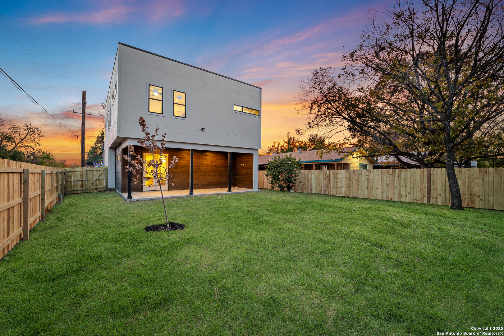 257 E Baylor San Antonio TX 78204