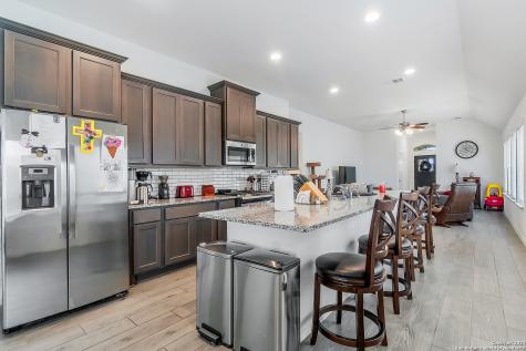 2721 Barkey Springs San Antonio TX 78245