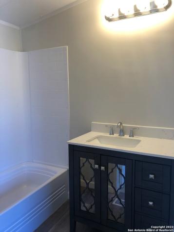 1914 14th Street Hondo TX 78861